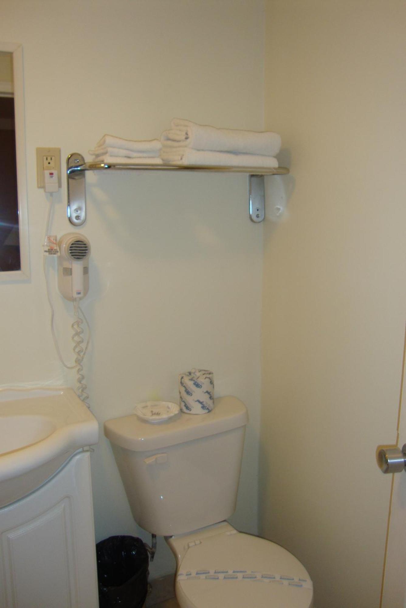 Royal Napanee Inn Greater Napanee Esterno foto