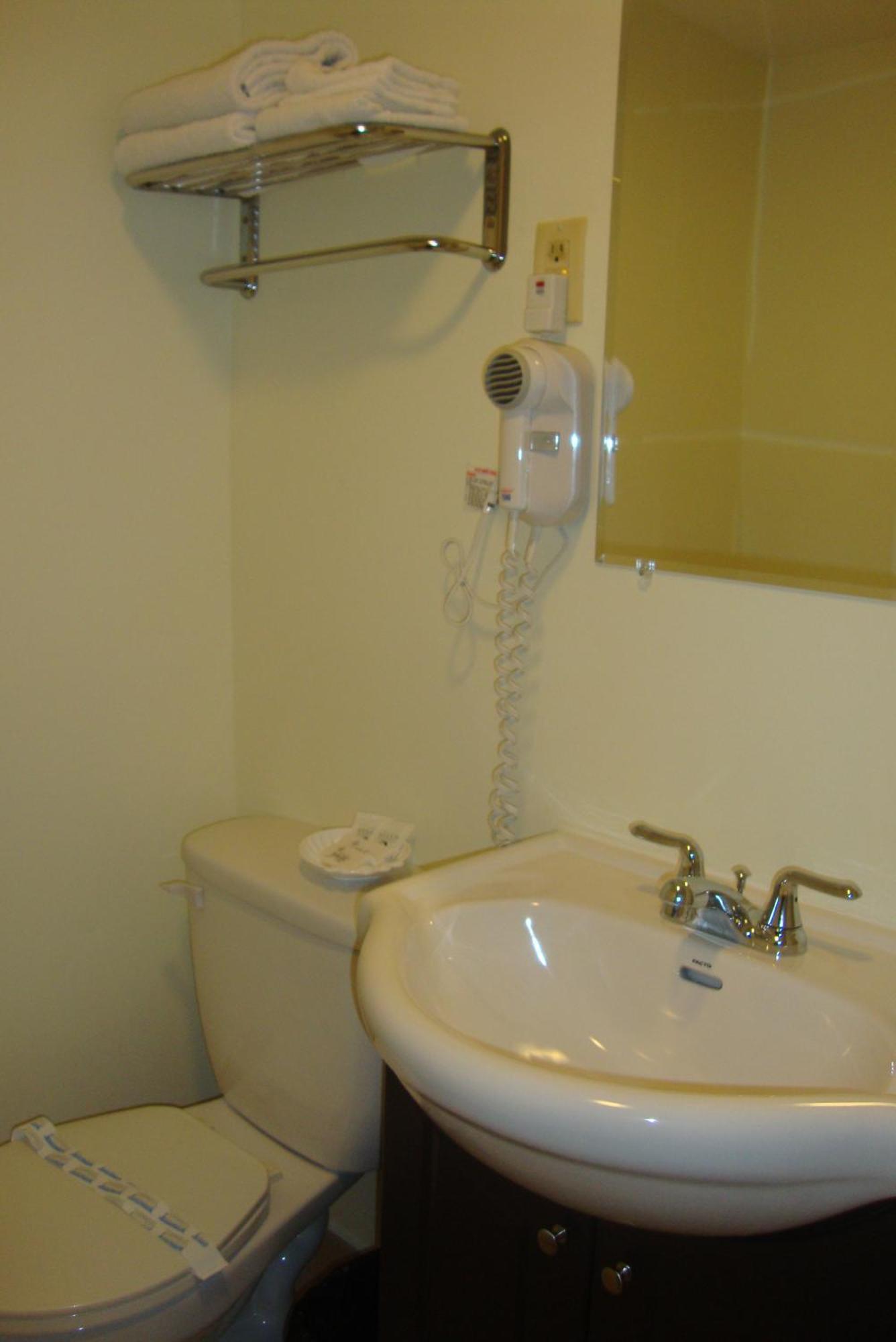 Royal Napanee Inn Greater Napanee Esterno foto