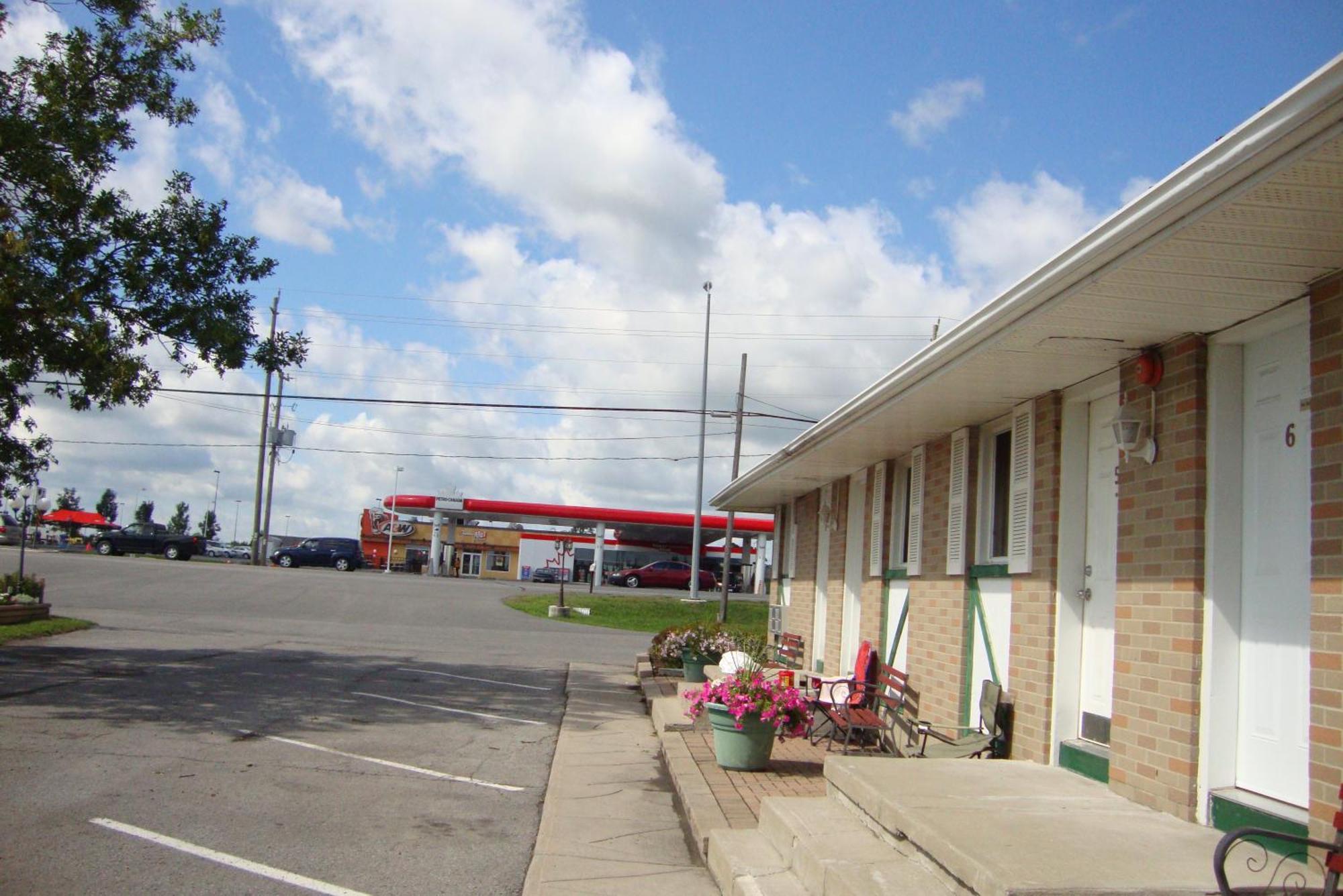 Royal Napanee Inn Greater Napanee Esterno foto